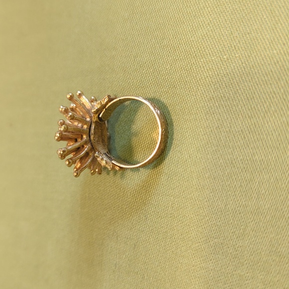 Vintage Starburst Cocktail Estate Ring with faux diamond and pearl - Picture 4 of 4